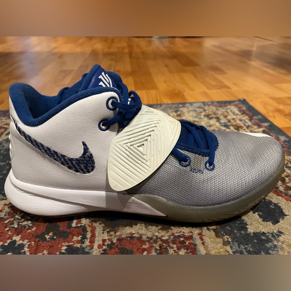 🔥Nike Kyrie Flytrap III White Varsity Blue Size 11 BQ3060-100 - Picture 16 of 16